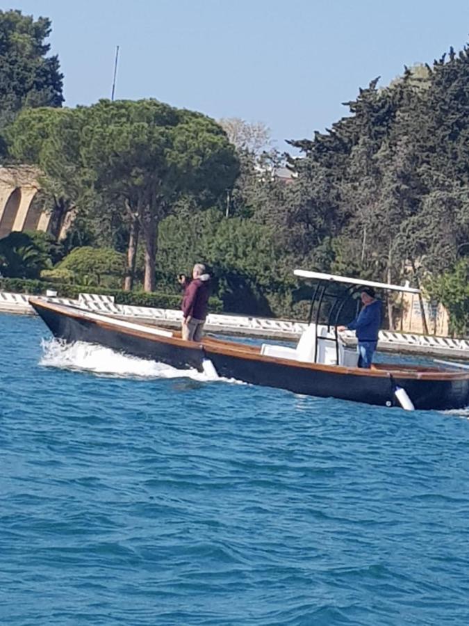 La Tana Del Pescatore Brindisi Eksteriør billede